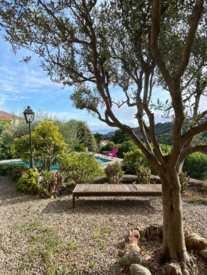 135m^ dans villa avec piscine